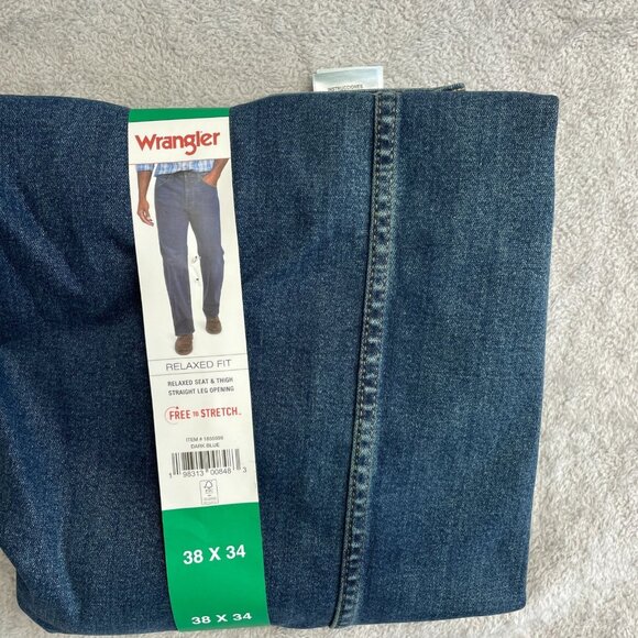 NEW Wrangler Men's 38 x 34 Relaxed Fit Jeans Straight Leg Denim Blue Cotton - Picture 2 of 8